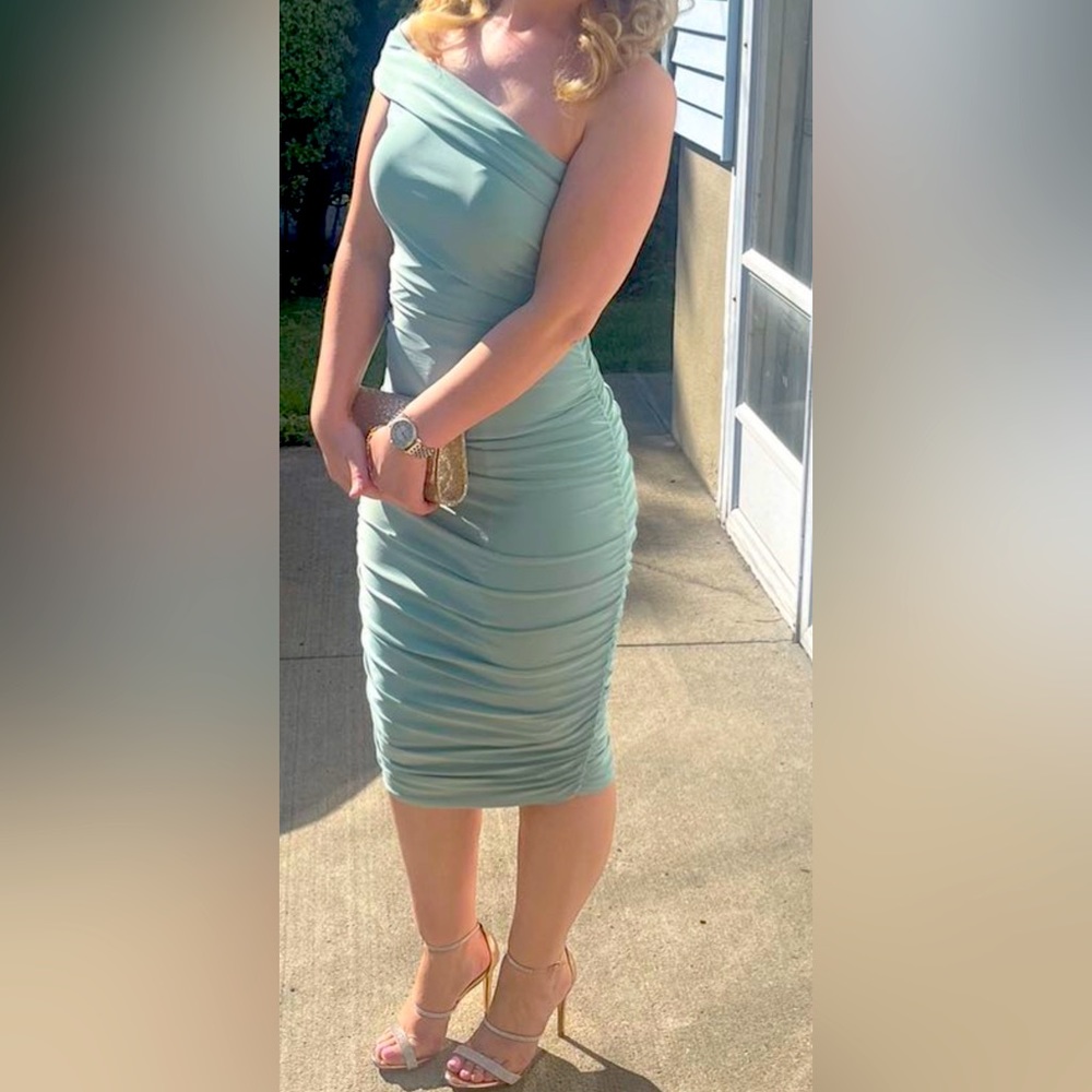 One shoulder beautiful mint green midi dress! Flattering